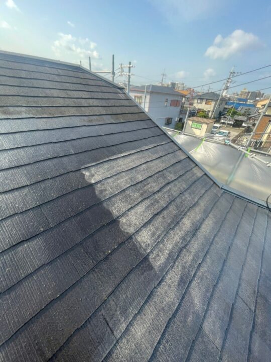 屋根塗装：中塗り