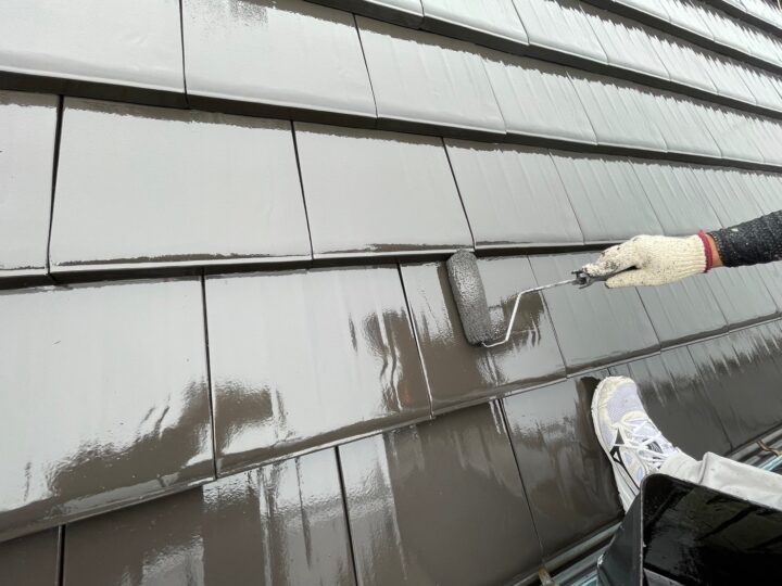 屋根塗装：上塗り