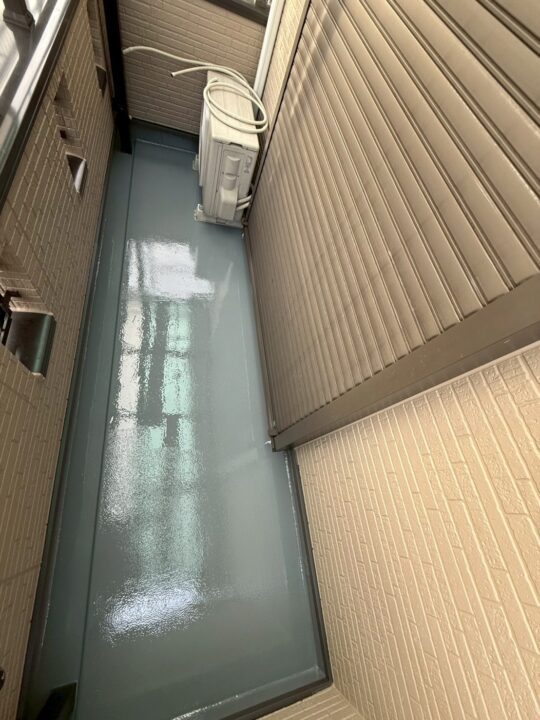 ベランダ防水:プライマー塗布