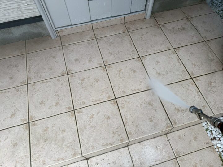 高圧洗浄:玄関タイル