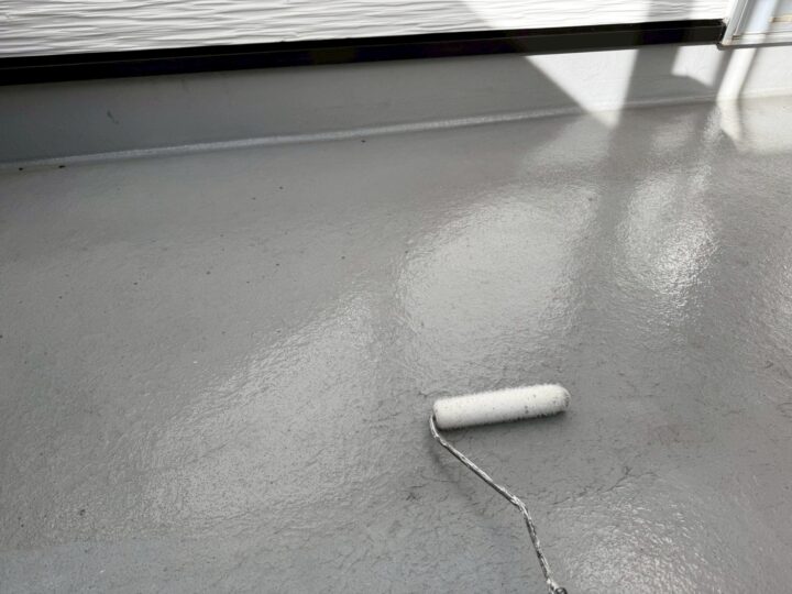 ベランダ防水:プライマー塗布