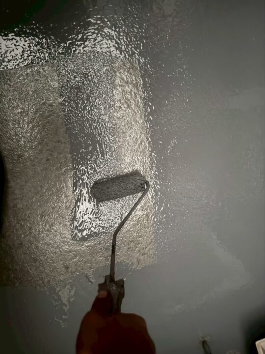 ベランダ防水:上塗り1回目