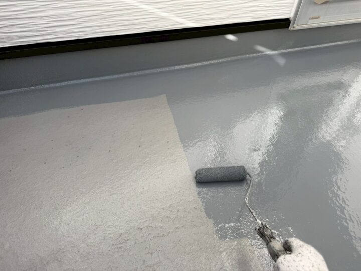 ベランダ防水:上塗り