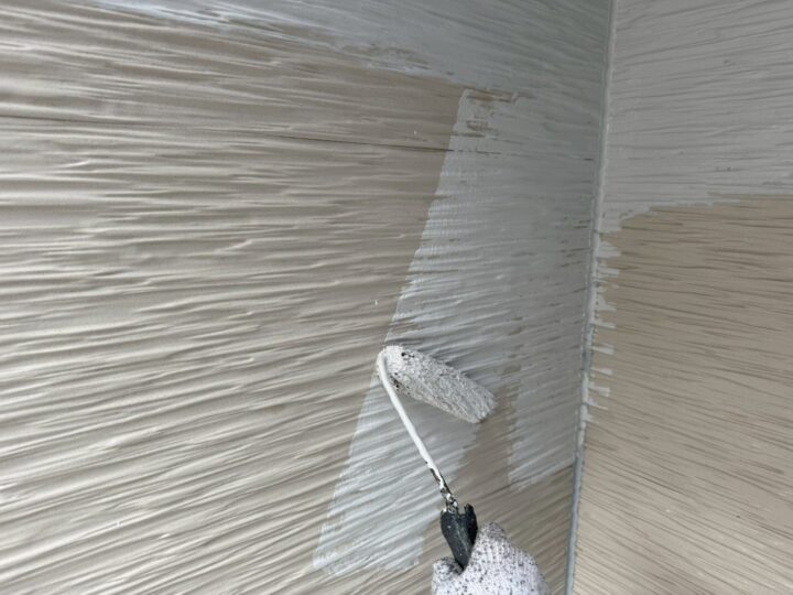 外壁塗装:中塗り