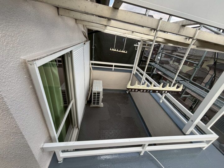 ベランダ防水:上塗り