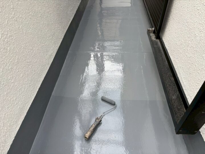 ベランダ防水:上塗り