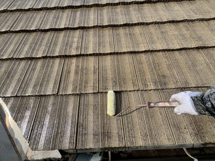 屋根塗装:下塗り1回目