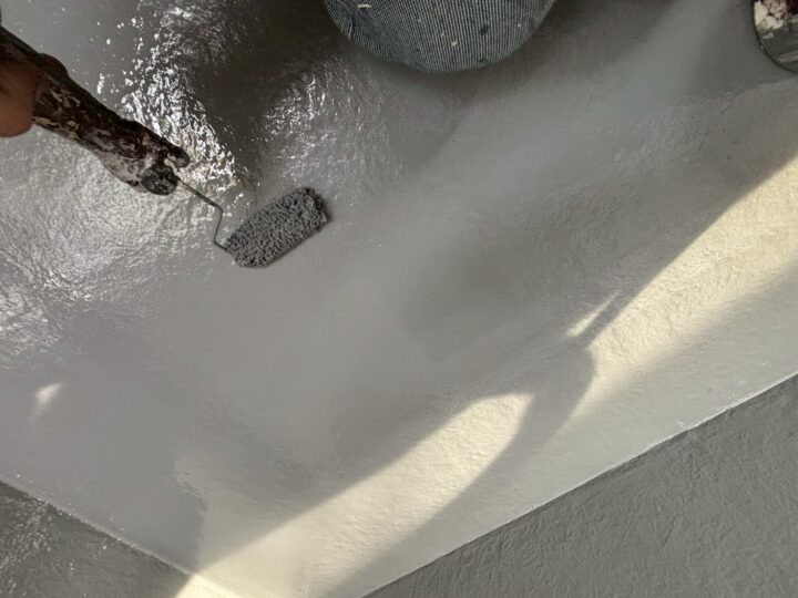 ベランダ防水:上塗り