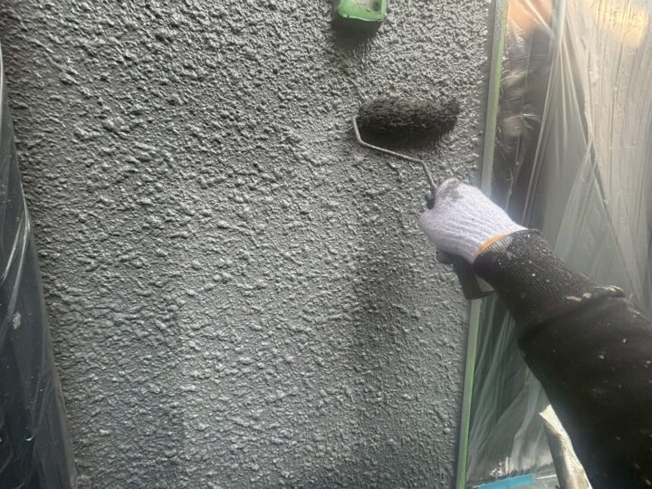 外壁塗装:中塗り