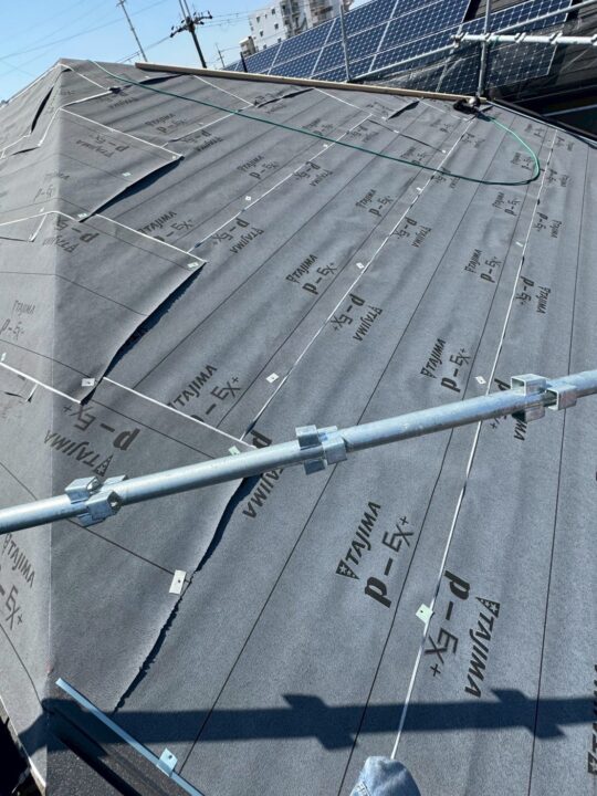 屋根塗装:防水シート貼り