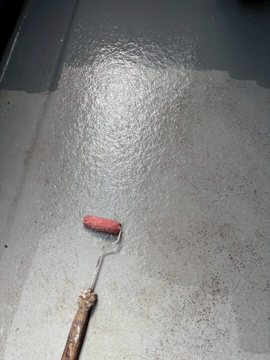 ベランダ防水:プライマー塗布